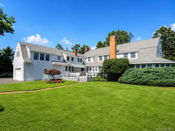 21 Seafield LN, Westhampton Beach, NY 11978