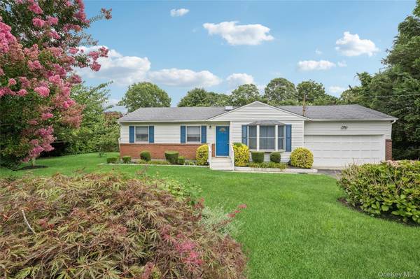 59 Homewood DR, Hampton Bays, NY 11946