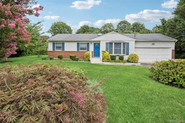 59 Homewood DR, Hampton Bays, NY 11946