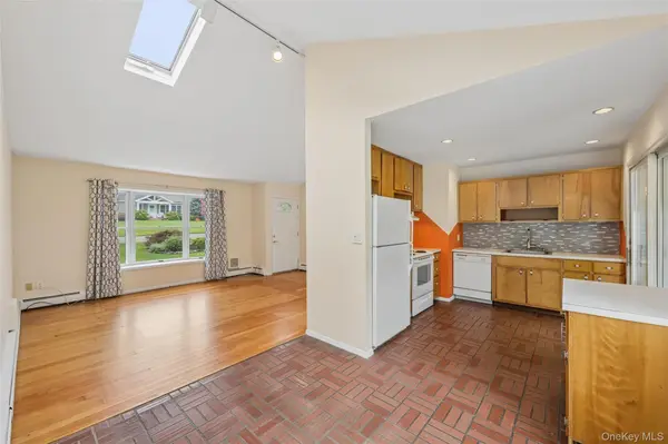 59 Homewood DR, Hampton Bays, NY 11946