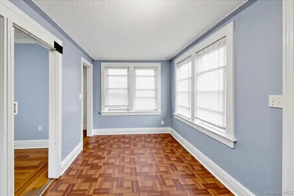 2849 E 195th ST, Bronx, NY 10461