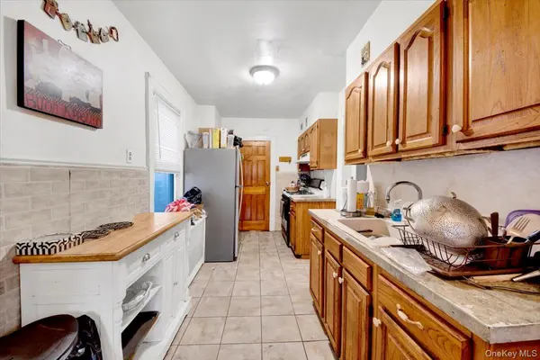 2849 E 195th ST, Bronx, NY 10461