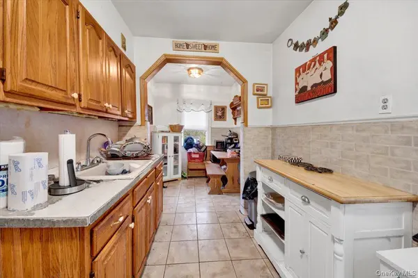 2849 E 195th ST, Bronx, NY 10461