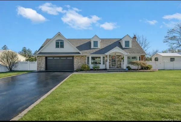 19 Radburn DR,  Commack,  NY 11725
