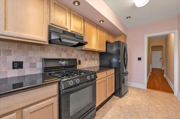 102 S Village AVE #3B, Rockville Centre, NY 11570