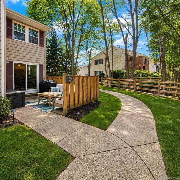 109 Aspen DR, Woodbury, NY 11797