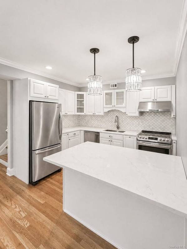 109 Aspen DR, Woodbury, NY 11797