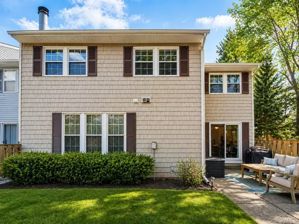 109 Aspen DR, Woodbury, NY 11797