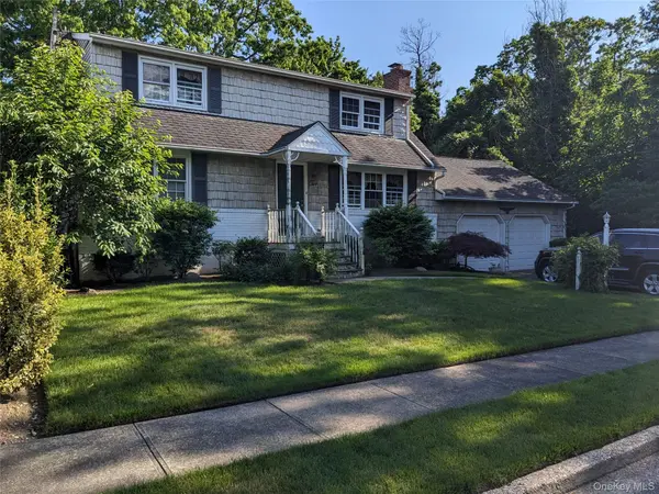 2 Rhode Island AVE, Massapequa, NY 11758
