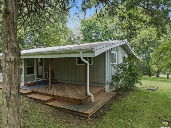 978 E 1587 RD, Lawrence, KS 66046