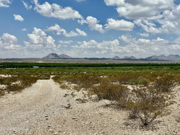 200 Camino Orilla, Radium Springs, NM 88054