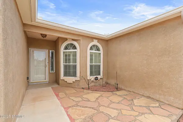 5044 Galina Dr, Las Cruces, NM 88012