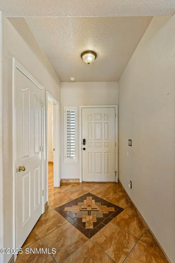 5044 Galina Dr, Las Cruces, NM 88012