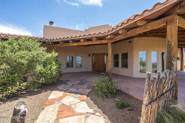 12 Loma Real RD, Las Cruces, NM 88011