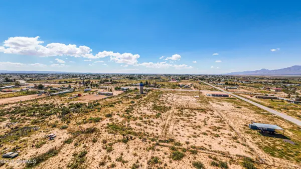 608 Luna Azul DR, Chaparral, NM 88081
