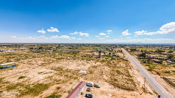608 Luna Azul DR, Chaparral, NM 88081