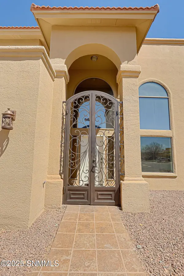 6009 Lourdes RD, Sunland Park, NM 88063