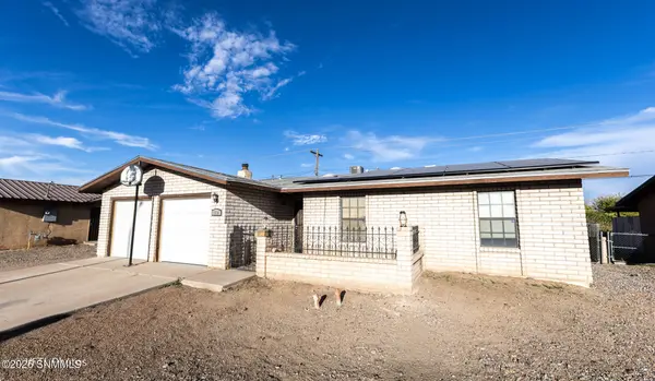 1916 Chateau Dr, Las Cruces, NM 88005