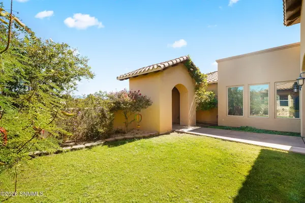 6081 Calle Pico Gemelo, Las Cruces, NM 88012