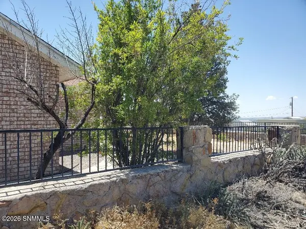 1926 Webb RD, Las Cruces, NM 88012