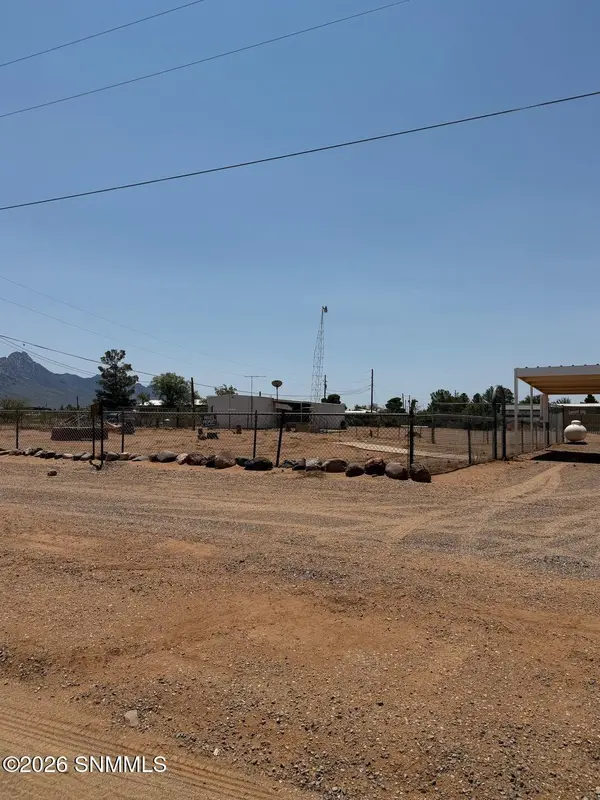 8982 Mission LN, Las Cruces, NM 88012