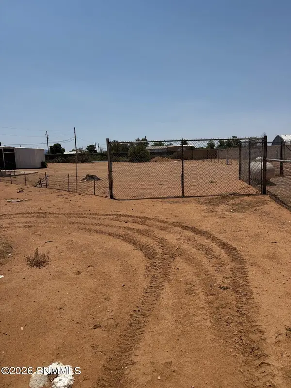 8982 Mission LN, Las Cruces, NM 88012
