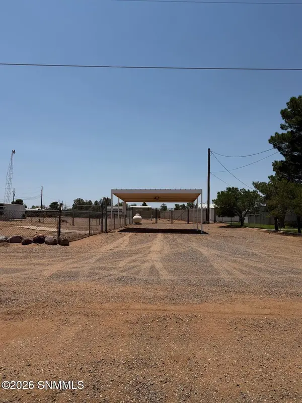 8982 Mission LN, Las Cruces, NM 88012