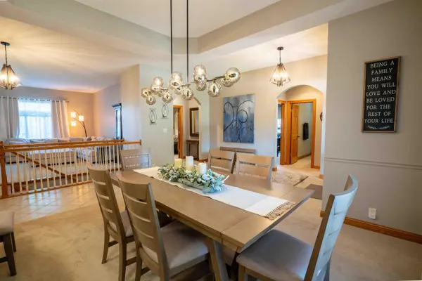 2603 Country Meadow LN, Cedar Falls, IA 50613