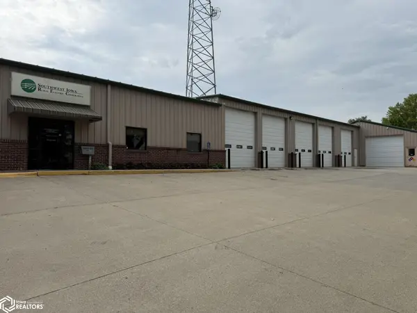 1801 Grove AVE, Corning, IA 50841