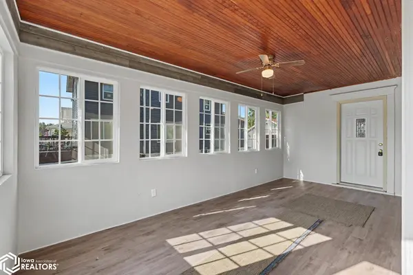 111 S 9Th ST, Marshalltown, IA 50158