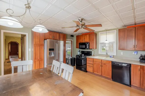2402 Linda RD, Valparaiso, IN 46383
