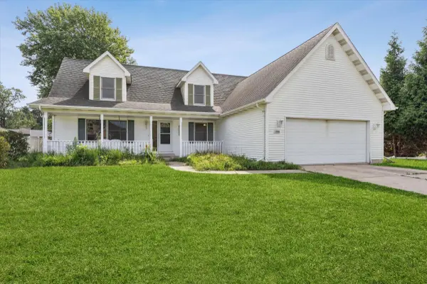 1184 Woodland DR, Chesterton, IN 46304
