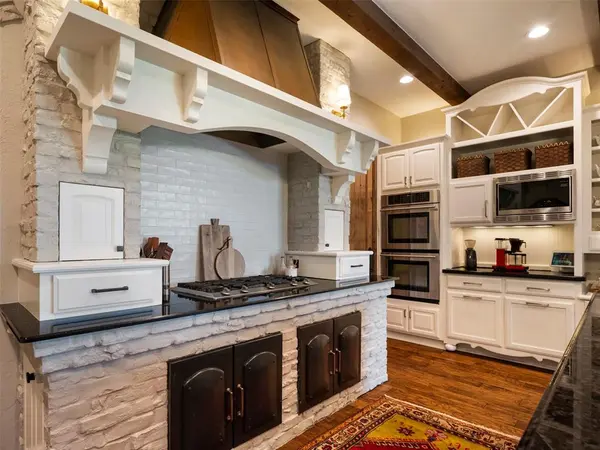 3325 Winding Creek CIR, Edmond, OK 73034