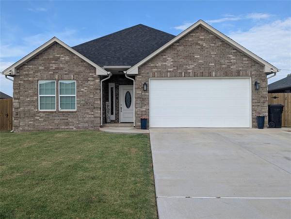 137 SW 7th ST, Moore, OK 73160