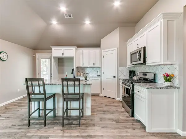 796 Harrison ST, Harrah, OK 73045