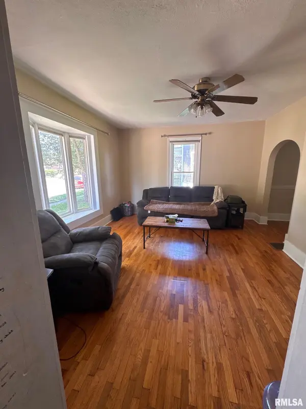 416 S WEBSTER ST, Taylorville, IL 62568