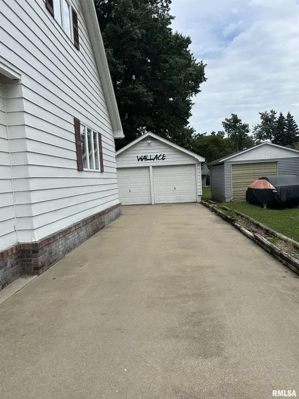 416 S WEBSTER ST, Taylorville, IL 62568