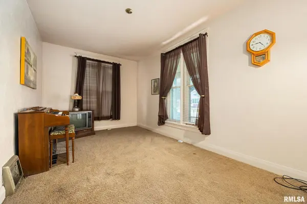 2112 W MANOR Pkwy, West Peoria, IL 61604