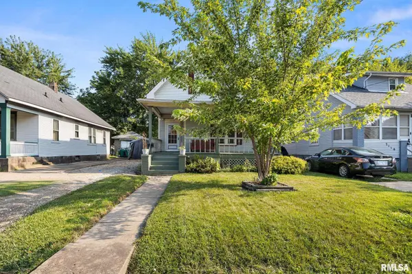2112 W MANOR Pkwy, West Peoria, IL 61604