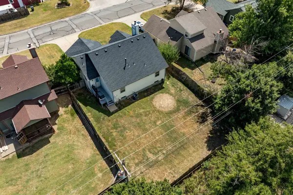 2421 S Linden St, Wichita, KS 67210-2404