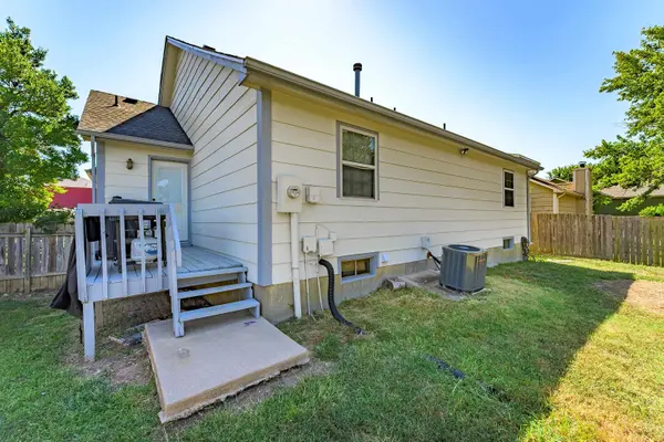 2421 S Linden St, Wichita, KS 67210-2404