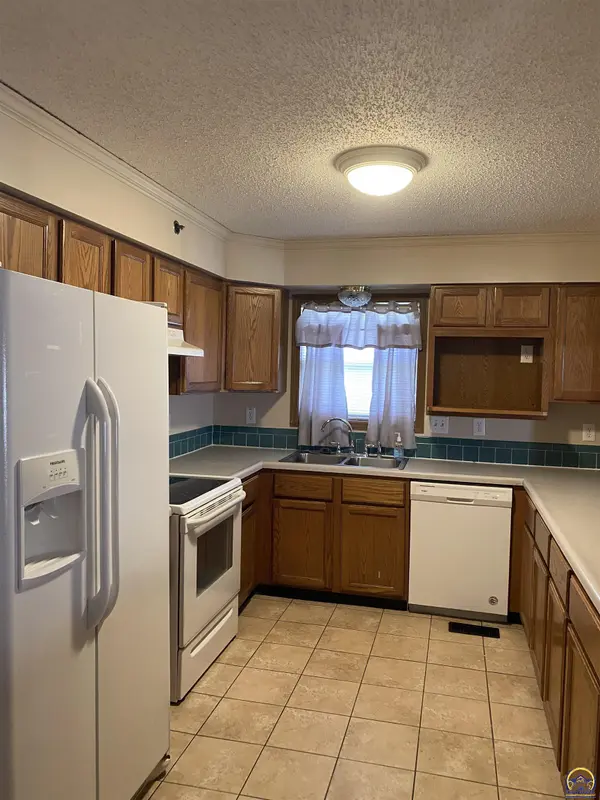 4847 SW 29th ST, Topeka, KS 66614