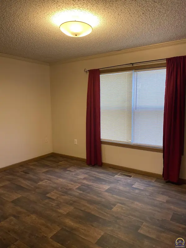 4847 SW 29th ST, Topeka, KS 66614