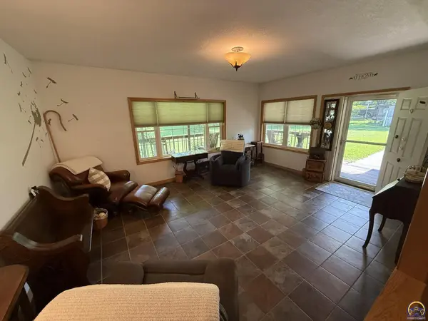 9321 NW 40th St, Silver Lake, KS 66539