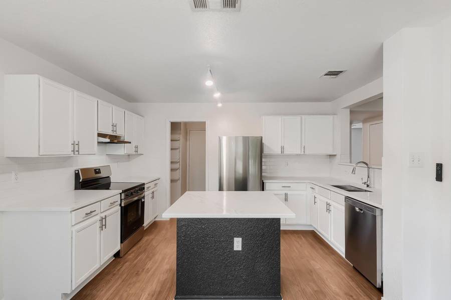 216 Capistrano DR, San Marcos, TX 78666