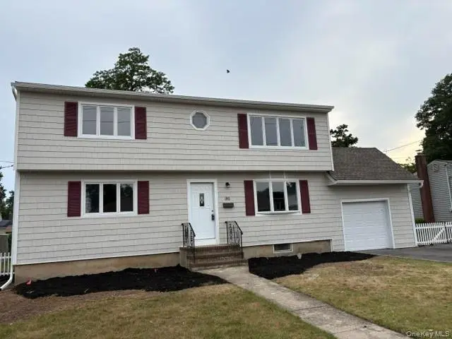 381 N Clinton AVE, Lindenhurst, NY 11757