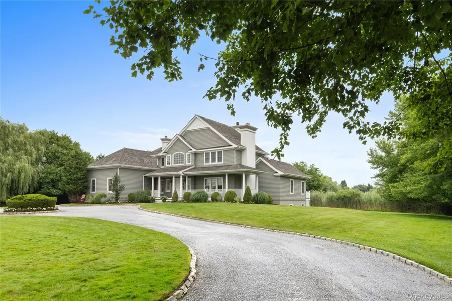 42 Jessup LN, Westhampton Beach, NY 11978