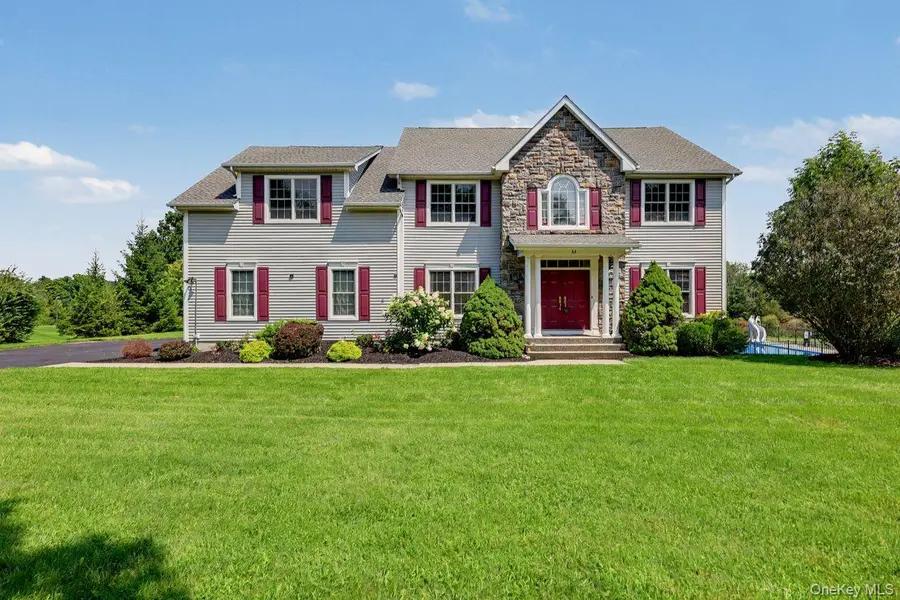 23 Monarch DR, Hopewell Junction, NY 12533