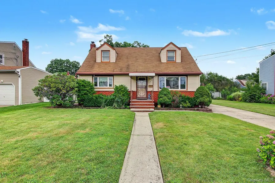 240 28th ST, Copiague, NY 11726