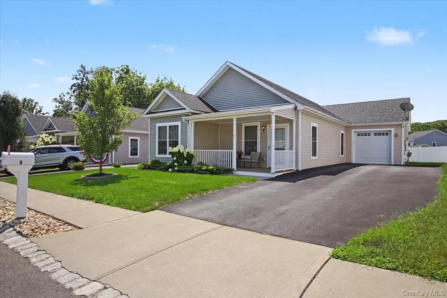 4 Alex CT, Highland, NY 12528